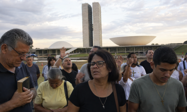 Deus, voto e poder: o que acontece quando religião e política deixam de ter fronteiras?