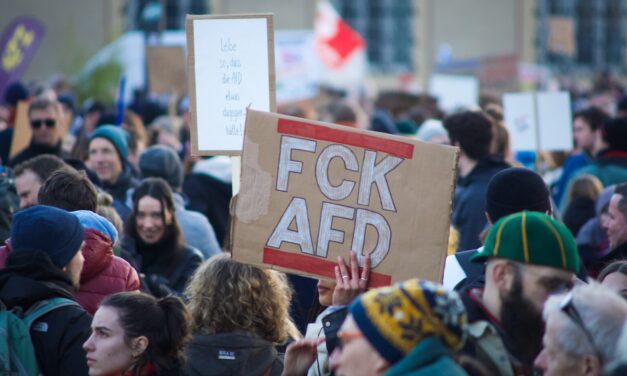 AfD em 2026: crescimento da extrema direita na Alemanha e o debate sobre proibir o partido
