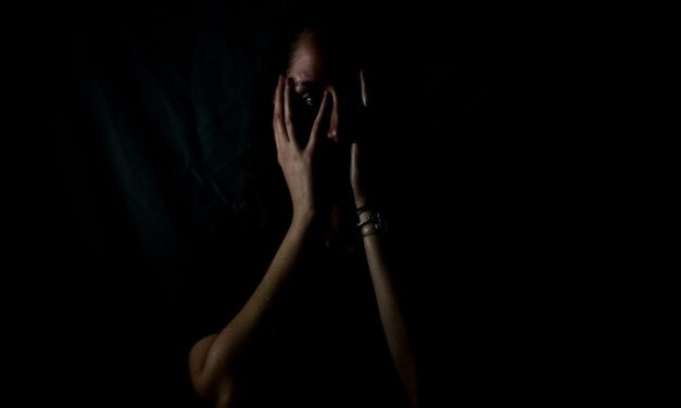 Dia Mundial da Saúde Mental — Depressão, racismo e o custo invisível de viver entre culturas