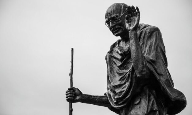 02/10/2026  Dia Internacional da Não Violência — Quando o Estado responde à resistência com força